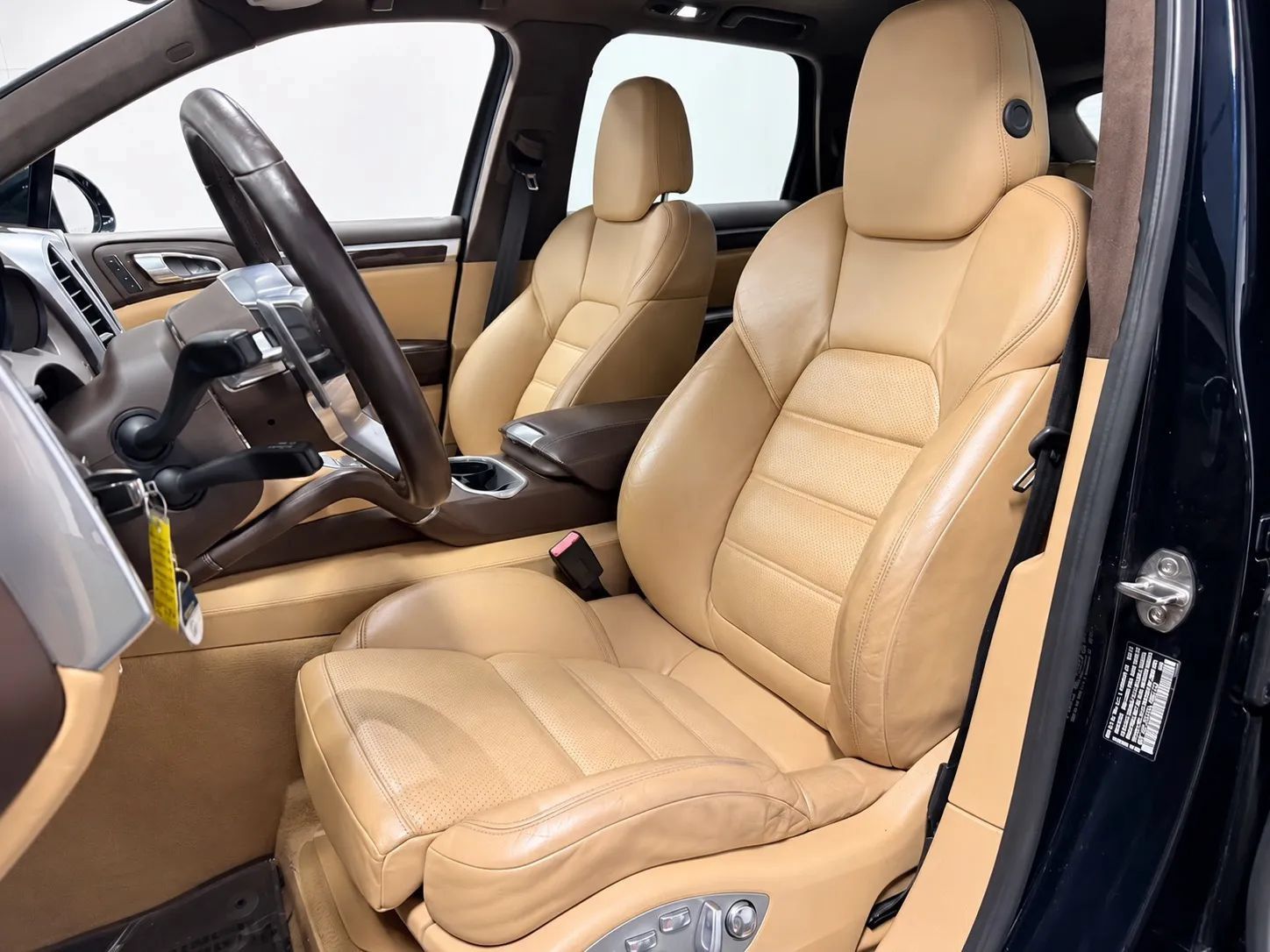 Used 2016 Porsche Cayenne Turbo AWD/4WD image 12