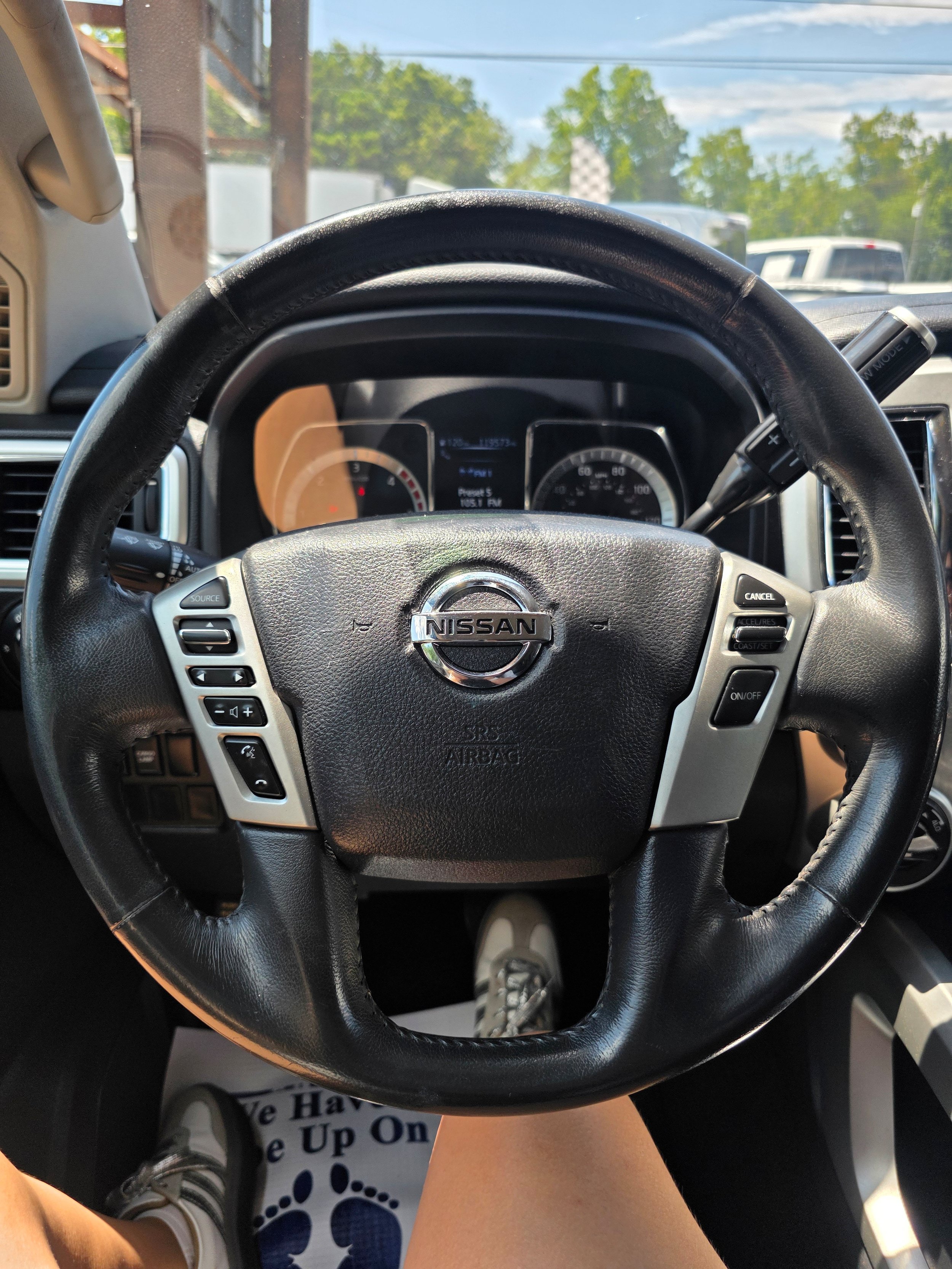 Used 2016 Nissan Titan SV AWD/4WD image 9