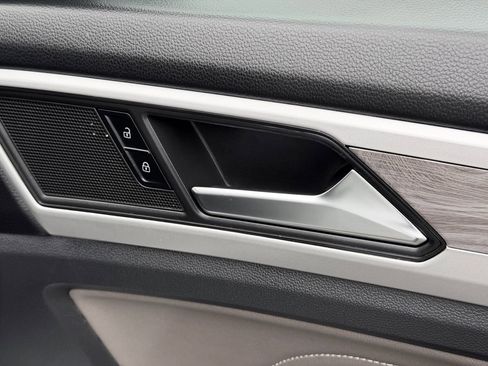 Used 2023 Volkswagen Atlas Cross Sport SE image 29