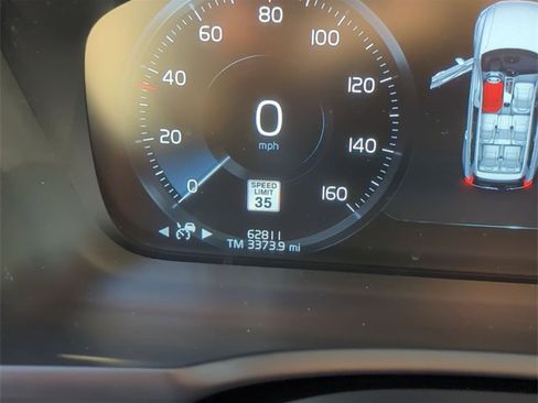 Used 2022 Volvo XC90 T5 Momentum w/ Climate Package image 12