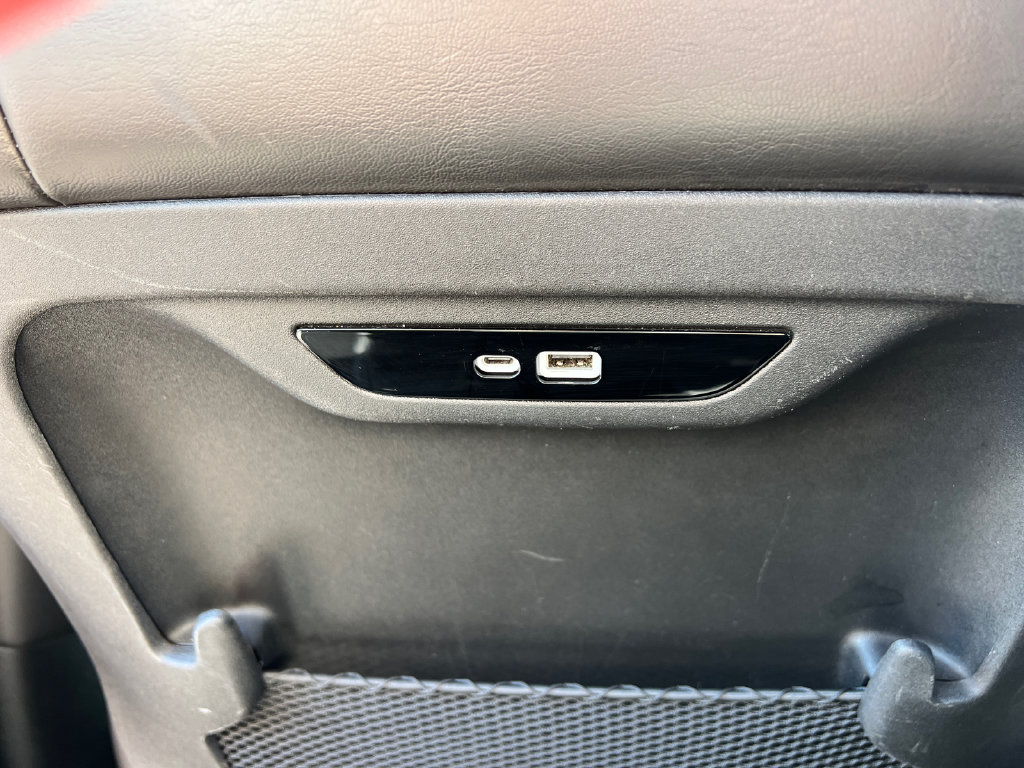 Used 2024 Chrysler Pacifica Limited FWD image 13