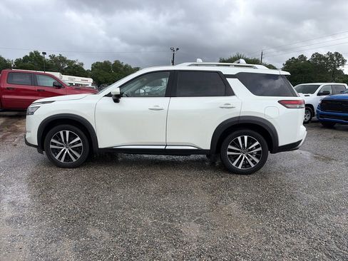 Used 2023 Nissan Pathfinder Platinum AWD/4WD image 3
