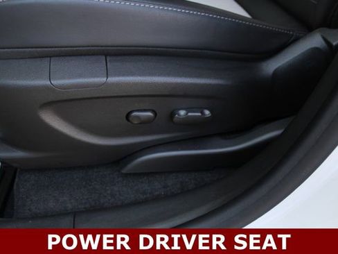 Used 2022 Buick Encore Preferred AWD/4WD image 3