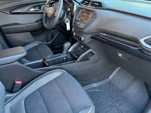 Used 2021 Chevrolet TrailBlazer LS w/ LPO, Blackout Package FWD image 13
