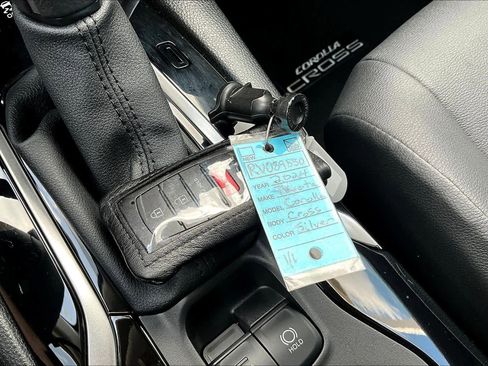 Used 2024 Toyota Corolla Cross XLE w/ Convenience Package image 15