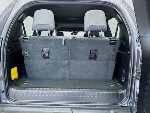 Used 2022 Lexus GX 460 Premium w/ Premium Package image 18