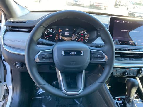 Used 2025 Jeep Compass Limited AWD/4WD image 29