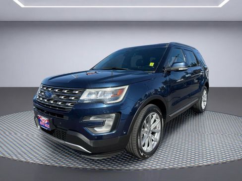 Used 2017 Ford Explorer Limited w/ Equipment Group 303A AWD/4WD image 2