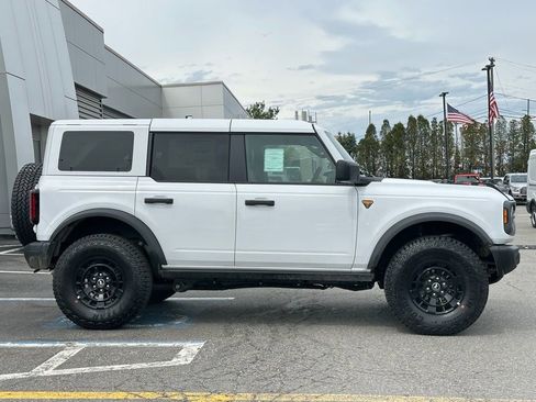 New 2026 Ford Bronco Badlands w/ Sasquatch Package AWD/4WD image 4