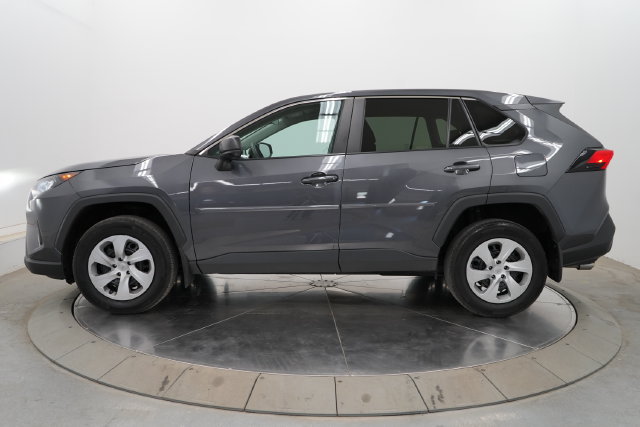 Used 2022 Toyota RAV4 LE AWD/4WD image 4