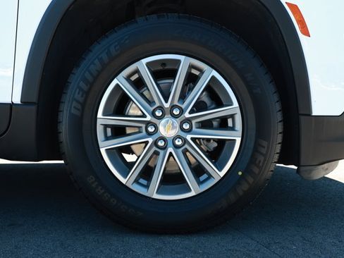 Used 2023 Chevrolet Traverse LT FWD image 5