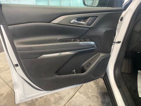 Used 2025 Chevrolet Traverse LT FWD image 13