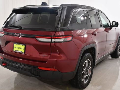 Used 2022 Jeep Grand Cherokee Trailhawk AWD/4WD image 12