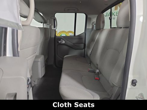 Used 2021 Nissan Frontier SV w/ Midnight Edition Floor Mats image 12