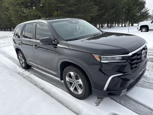 Used 2025 Honda Pilot EX-L image 2