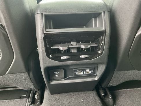 New 2025 Jeep Grand Cherokee Altitude image 28