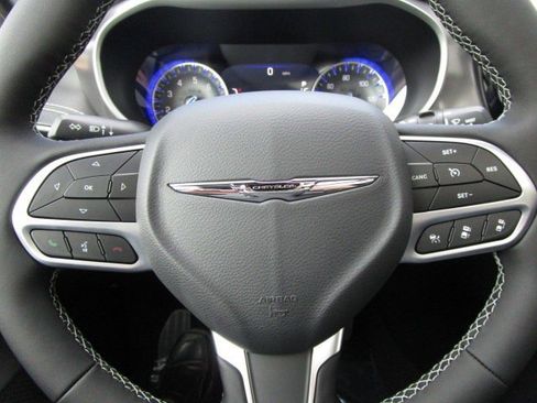 New 2026 Chrysler Pacifica Select image 17