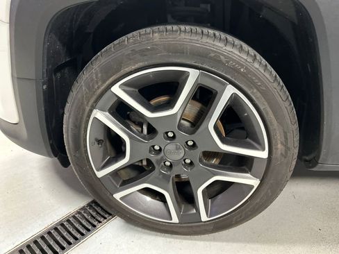 Used 2020 Jeep Renegade Latitude w/ Cold Weather Group image 9