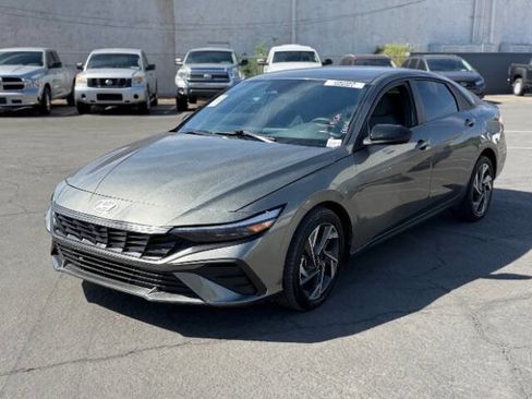Used 2025 Hyundai Elantra Sport FWD image 8