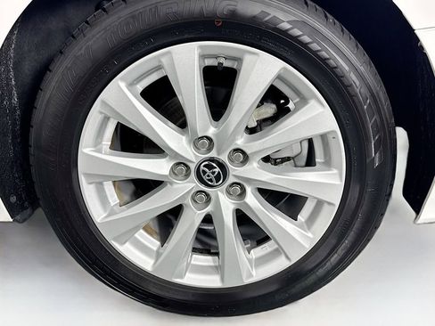 Used 2018 Toyota Camry LE image 12