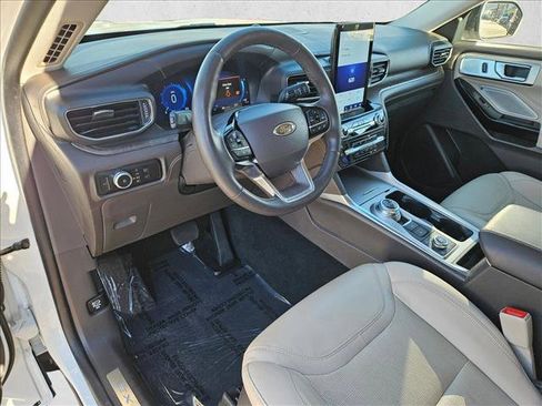 Used 2023 Ford Explorer Platinum w/ Technology Package image 10
