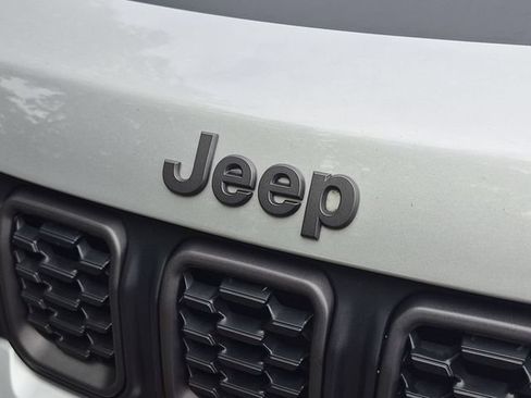 Used 2024 Jeep Compass Trailhawk AWD/4WD image 9
