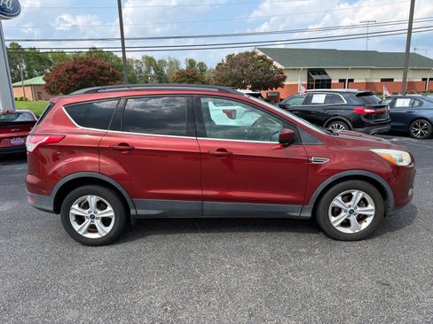 Used 2015 Ford Escape SE w/ Equipment Group 201A FWD image 2