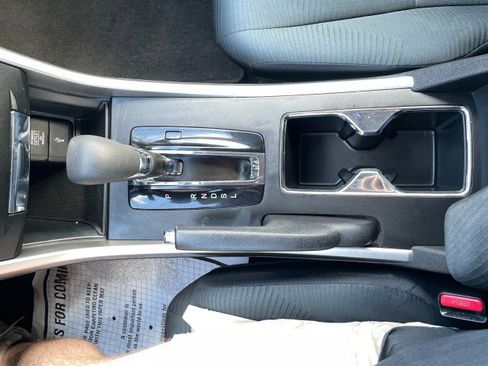 Used 2014 Honda Accord LX image 32