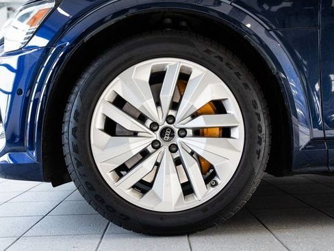 Used 2022 Audi e-tron S Prestige image 7