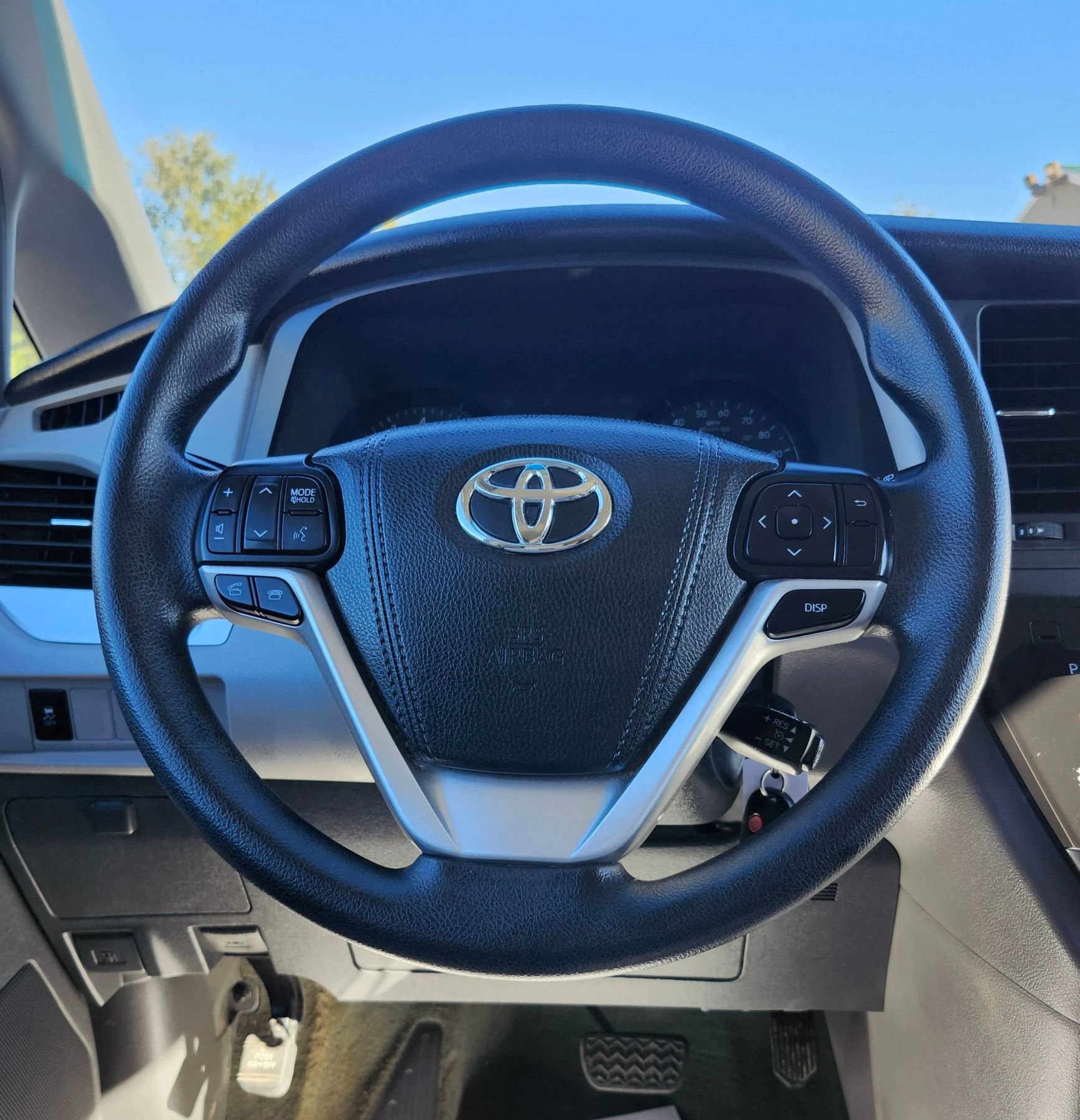 Used 2017 Toyota Sienna LE FWD image 24