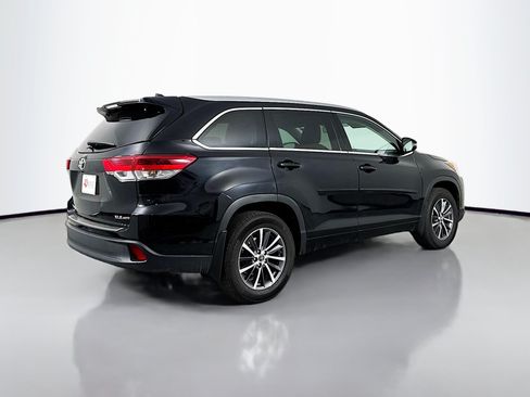 Certified 2017 Toyota Highlander XLE AWD/4WD image 7