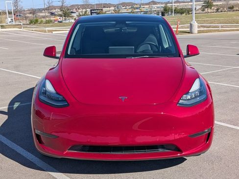 Used 2022 Tesla Model Y Long Range image 2