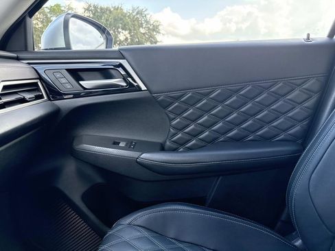 Used 2025 Mitsubishi Outlander SEL image 25