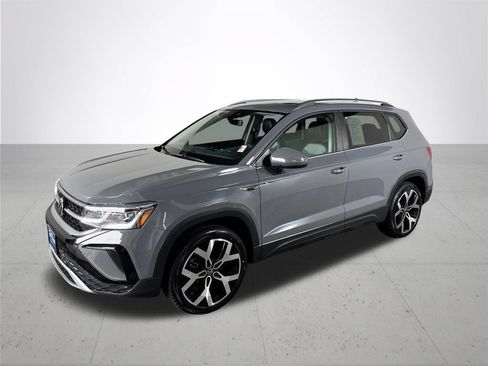 Used 2022 Volkswagen Taos SEL AWD/4WD image 2