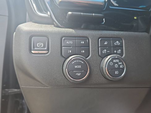 Used 2024 Chevrolet Silverado 2500 High Country w/ High Country Premium Package AWD/4WD image 25