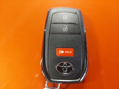 Used 2025 Toyota Corolla SE FWD image 29