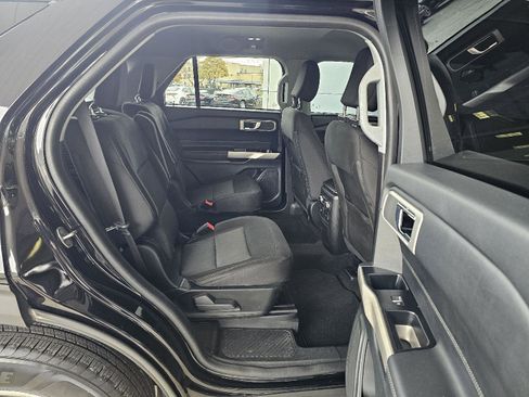 Used 2022 Ford Explorer XLT image 14