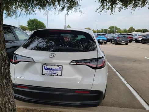 Used 2025 Honda HR-V LX image 6