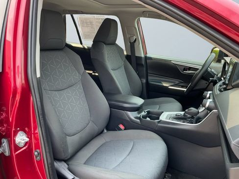 Used 2021 Toyota RAV4 XLE w/ Convenience Package AWD/4WD image 16