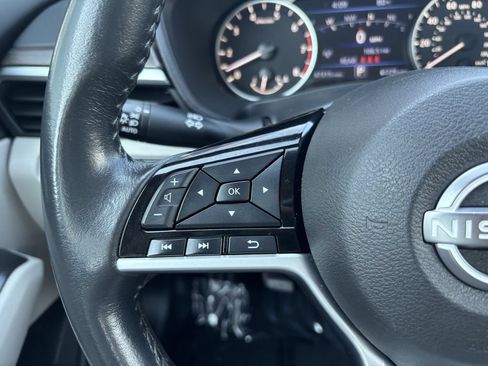 Used 2024 Nissan Altima 2.5 SV w/ SV Premium Package FWD image 16