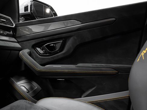 Used 2023 Lamborghini Urus Performante image 15