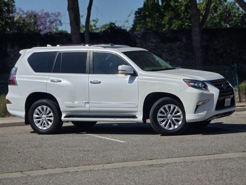Used 2018 Lexus GX 460 Premium w/ Premium Package AWD/4WD image 3