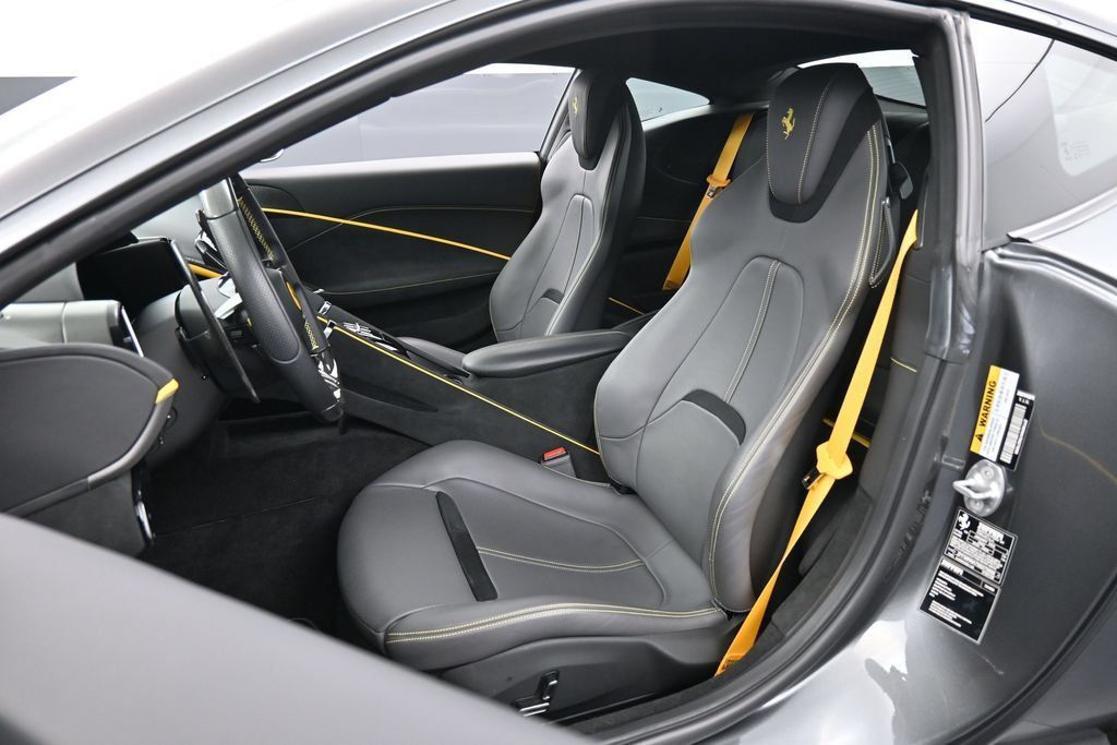 Used 2022 Ferrari Roma RWD image 5