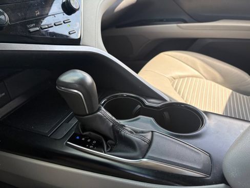 Used 2018 Toyota Camry SE FWD image 15
