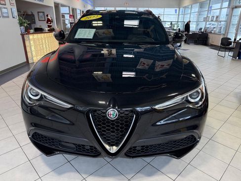 Used 2022 Alfa Romeo Stelvio Ti image 2