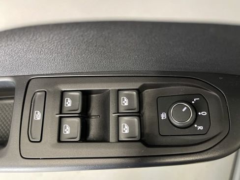 Used 2025 Volkswagen Taos SE AWD/4WD image 28