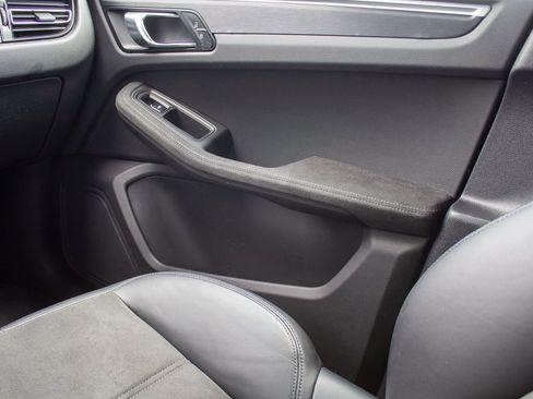 Used 2022 Porsche Macan GTS image 20