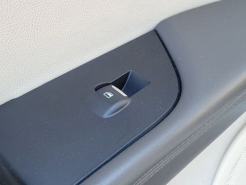 Used 2019 Lincoln Nautilus Select image 13