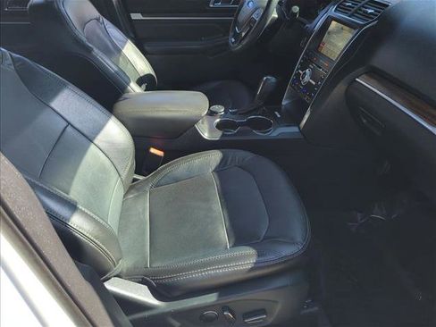 Used 2018 Ford Explorer Limited image 21