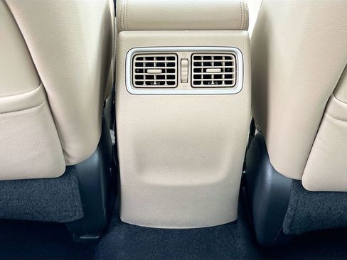 Used 2017 Nissan Altima 2.5 SL w/ Moonroof Package image 25